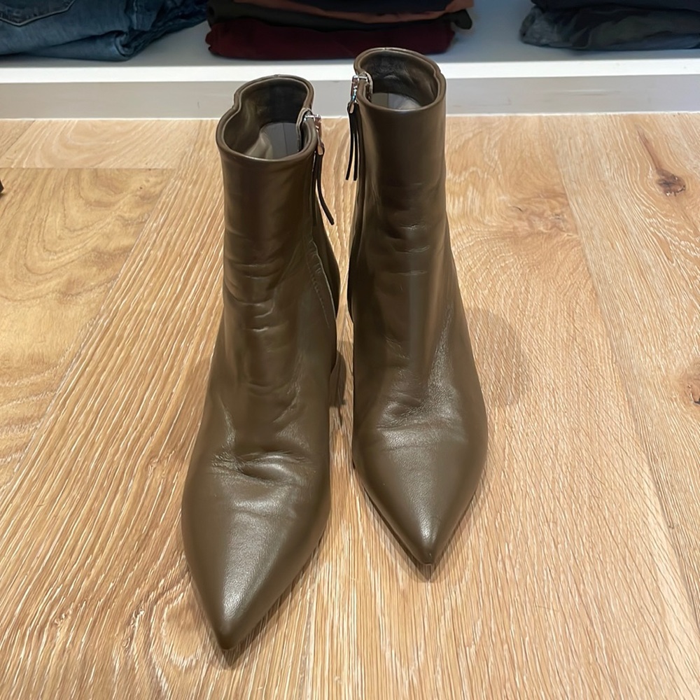 Theory kitten toe booties size 39 8.5